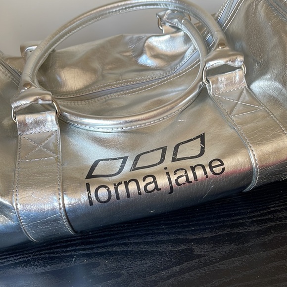 LORNA JANE | Rustic silver gym bag - Picture 6 of 12
